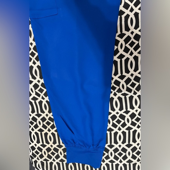 Med Couture Srubs Set - Picture 11 of 13